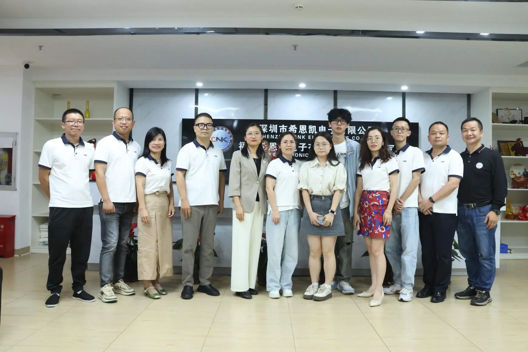 Shenzhen Technology University and EDL Electronics Forge New Paths in LCD Export Digital Marketing